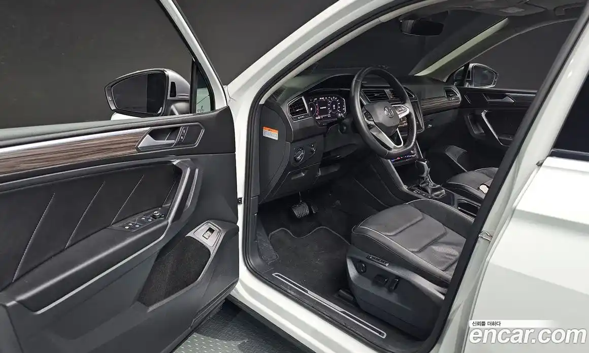 Volkswagen Tiguan 2023 2.0 гидро в Москве № 168520, фото 11
