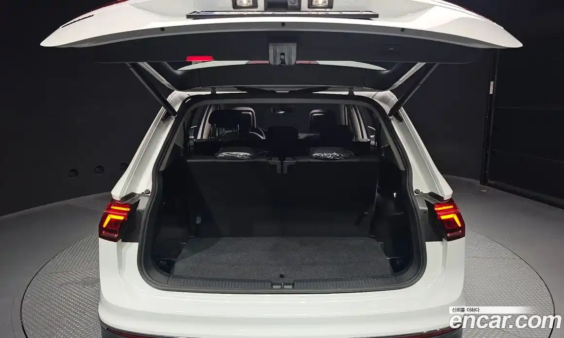 Volkswagen Tiguan 2023 2.0 гидро в Москве № 168520, фото 20