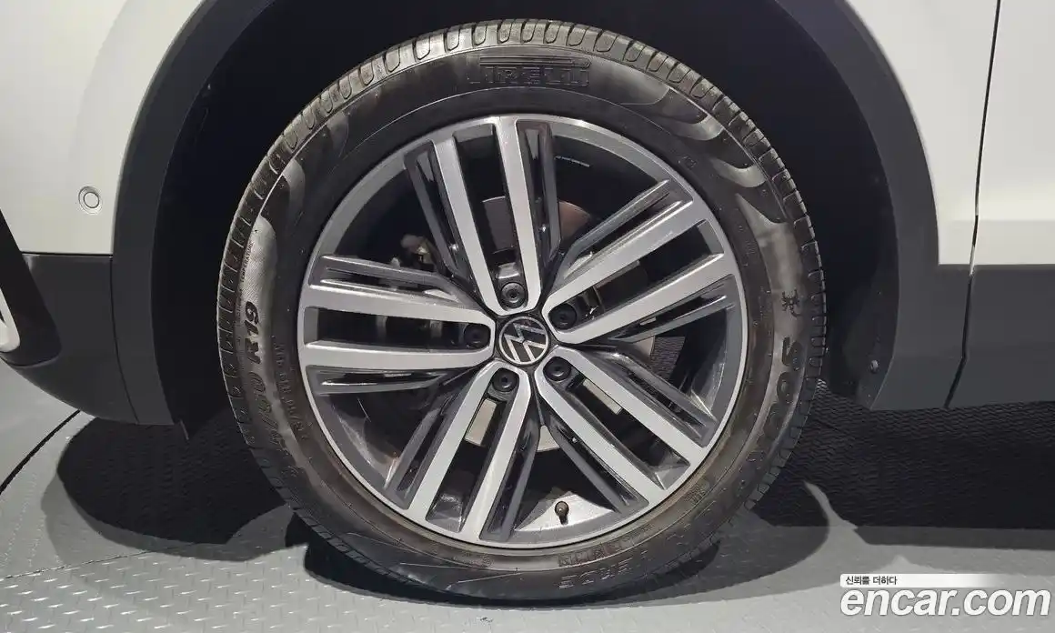 Volkswagen Tiguan 2023 2.0 гидро в Москве № 168520, фото 5