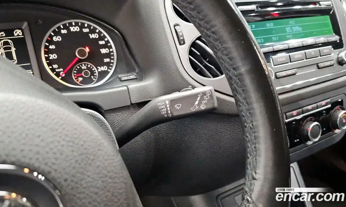 Volkswagen Tiguan 2013 2.0 гидро в Москве № 169045, фото 18