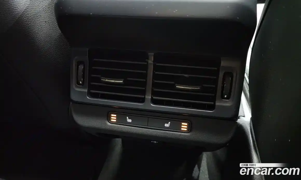 Land Rover Range-Rover Evoque 2024 2.0 гидро в Москве № 198044, фото 19