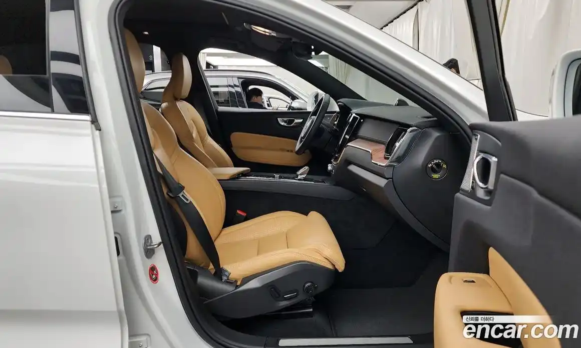 Volvo XC60 2023 2.0 гидро в Москве № 212877, фото 11