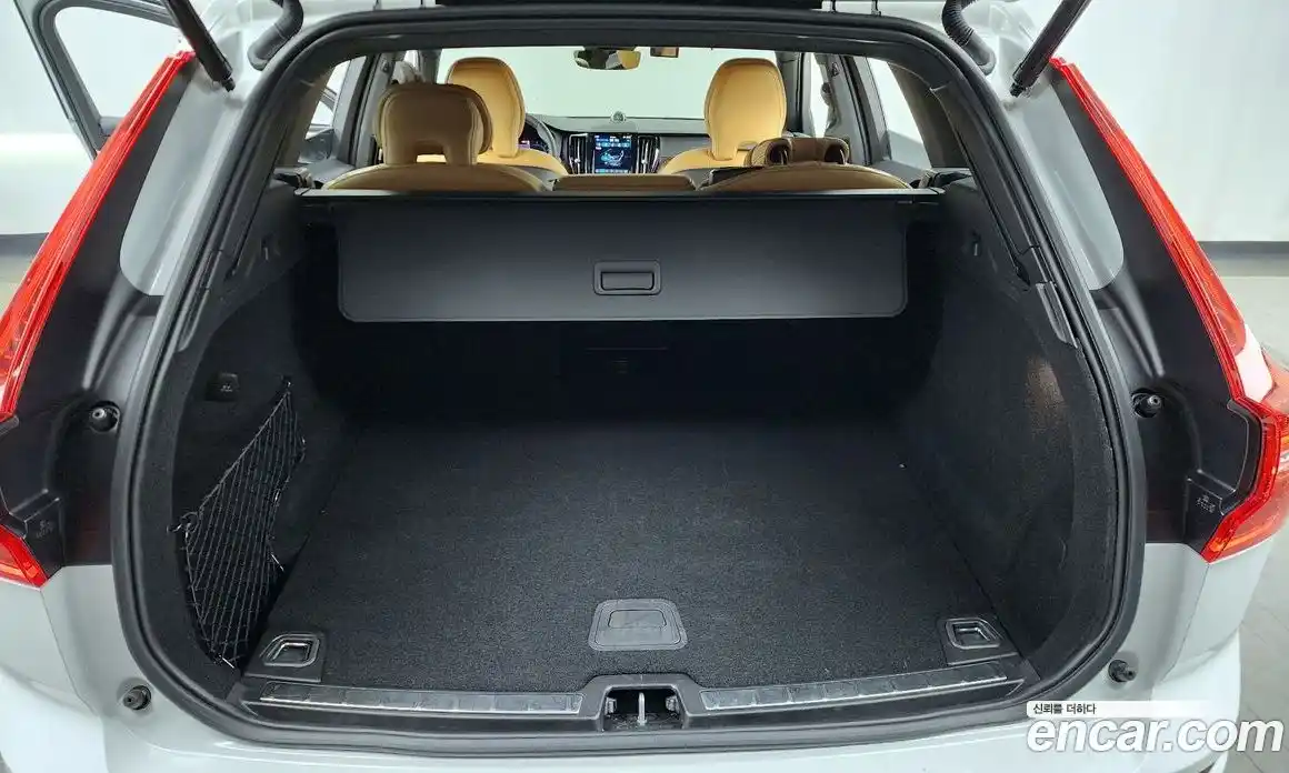 Volvo XC60 2023 2.0 гидро в Москве № 212877, фото 20