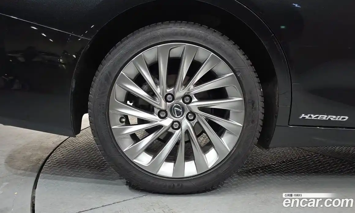 Lexus ES 2018 2.5 гидро в Москве № 214643, фото 4