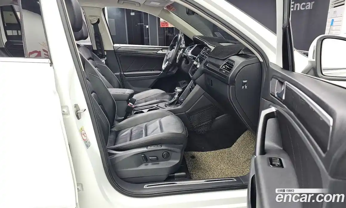 Volkswagen Tiguan 2018 2.0 гидро в Москве № 215118, фото 11