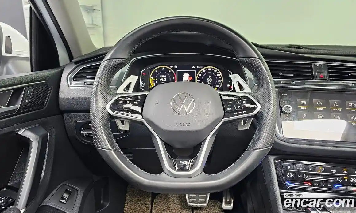 Volkswagen Tiguan 2018 2.0 гидро в Москве № 215118, фото 13