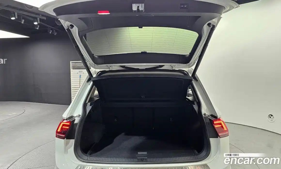 Volkswagen Tiguan 2018 2.0 гидро в Москве № 215118, фото 20