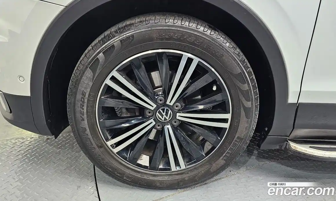 Volkswagen Tiguan 2018 2.0 гидро в Москве № 215118, фото 5