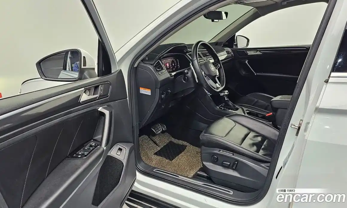 Volkswagen Tiguan 2018 2.0 гидро в Москве № 215118, фото 10