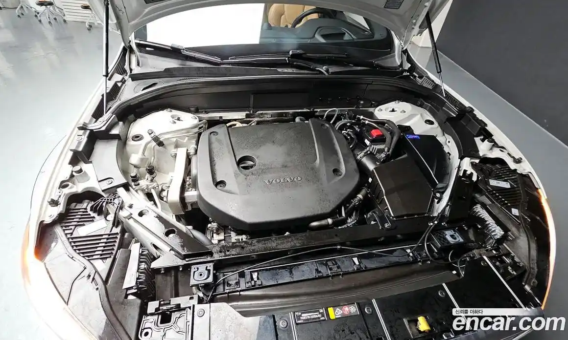 Volvo XC60 2021 2.0 гидро в Москве № 230385, фото 6