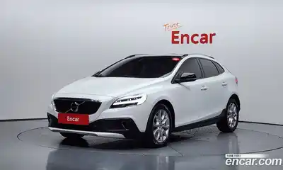Volvo V40, 2018