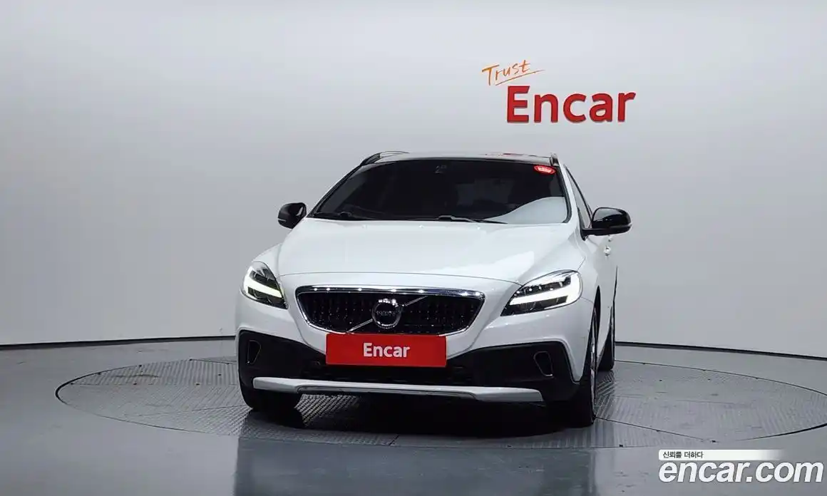 Volvo V40 2018 2.0 гидро в Москве № 230664, фото 3
