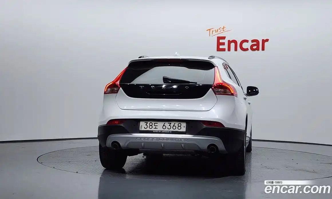 Volvo V40 2018 2.0 гидро в Москве № 230664, фото 4