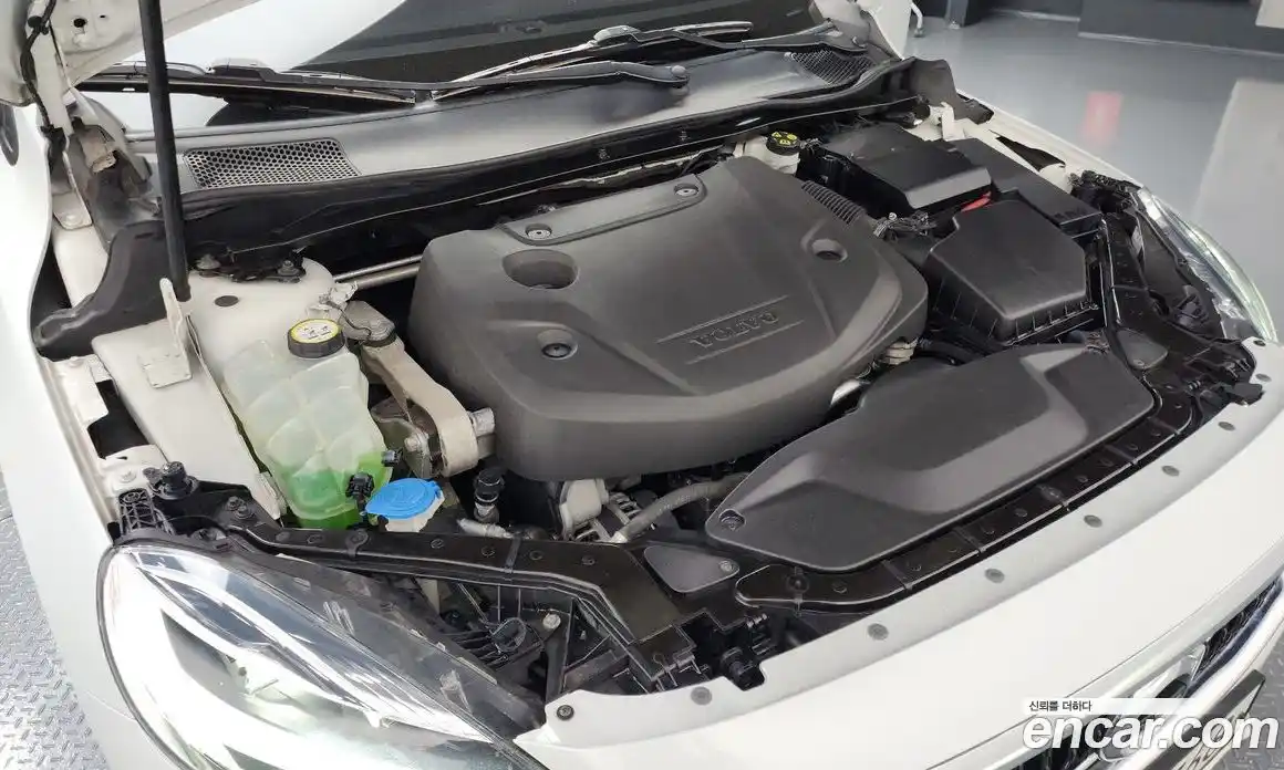 Volvo V40 2018 2.0 гидро в Москве № 230664, фото 6