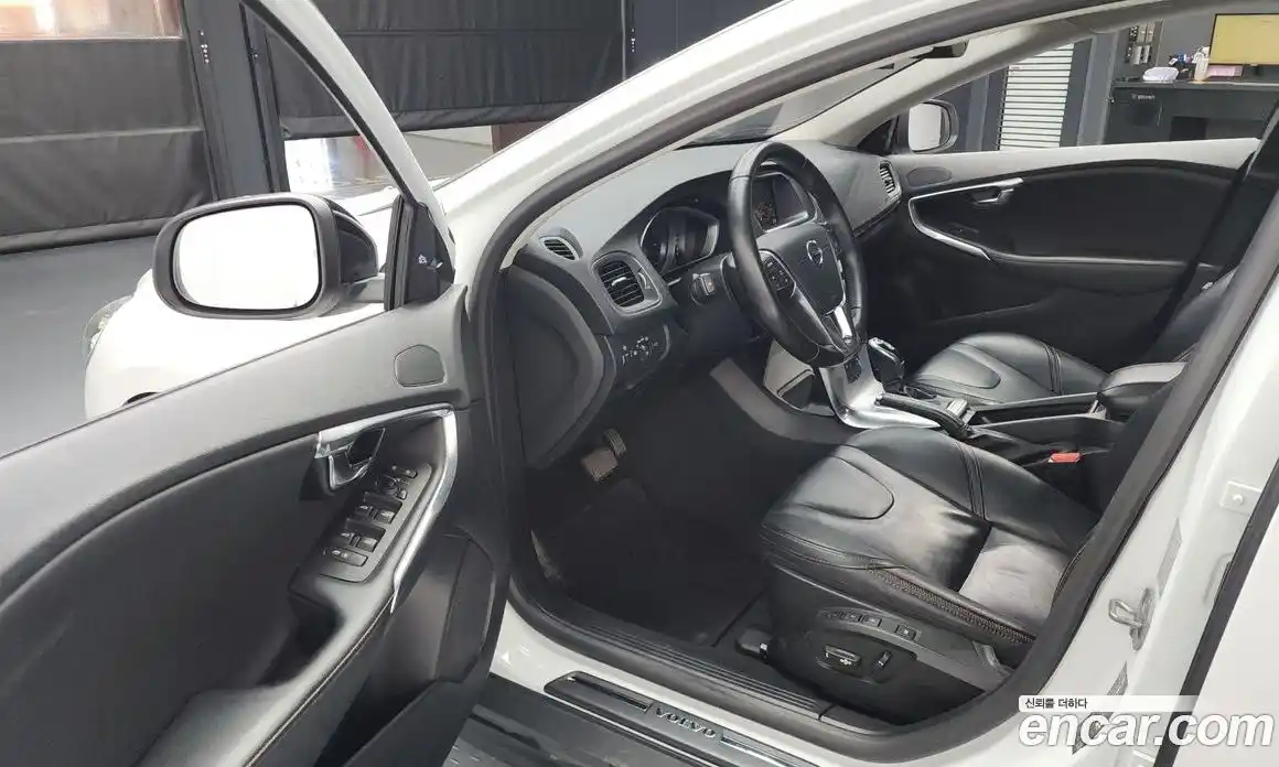 Volvo V40 2018 2.0 гидро в Москве № 230664, фото 10