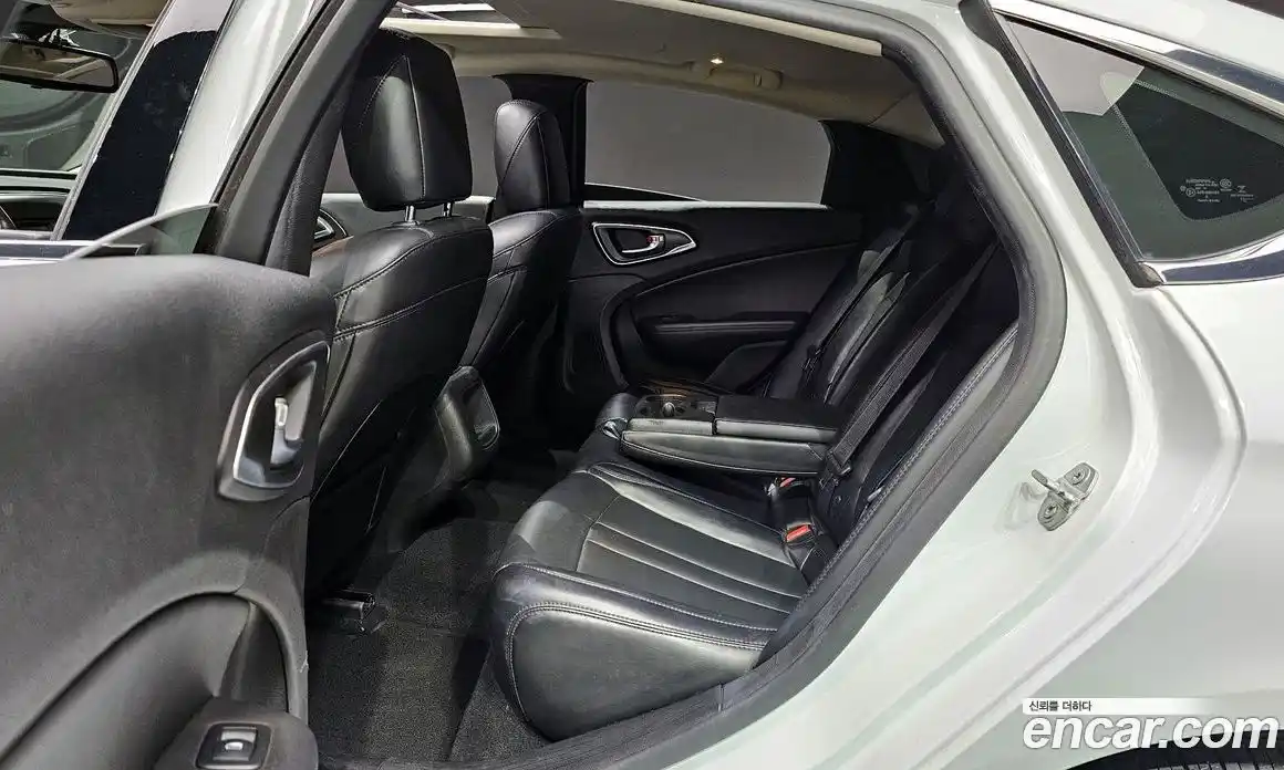 Chrysler 200 2015 2.4 гидро в Москве № 249088, фото 12