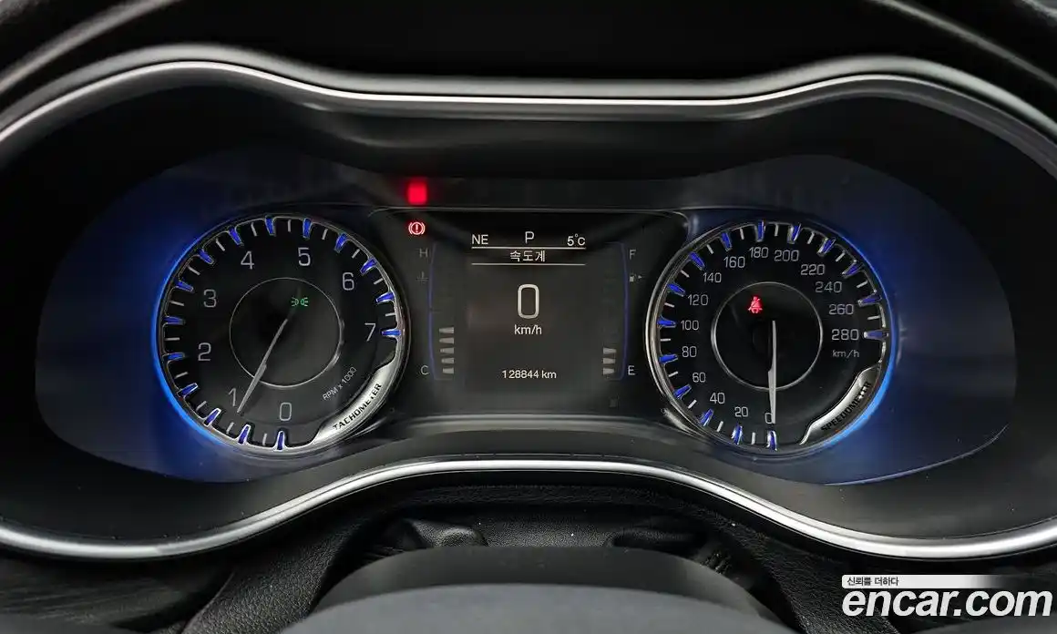 Chrysler 200 2015 2.4 гидро в Москве № 249088, фото 8