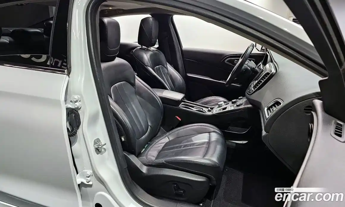 Chrysler 200 2015 2.4 гидро в Москве № 249088, фото 10
