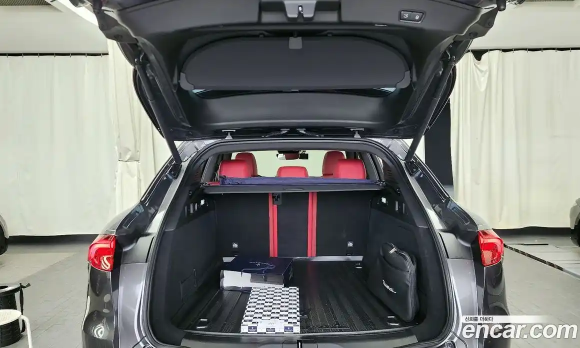 Maserati Grecale 2023 2.0 гидро в Москве № 282749, фото 20