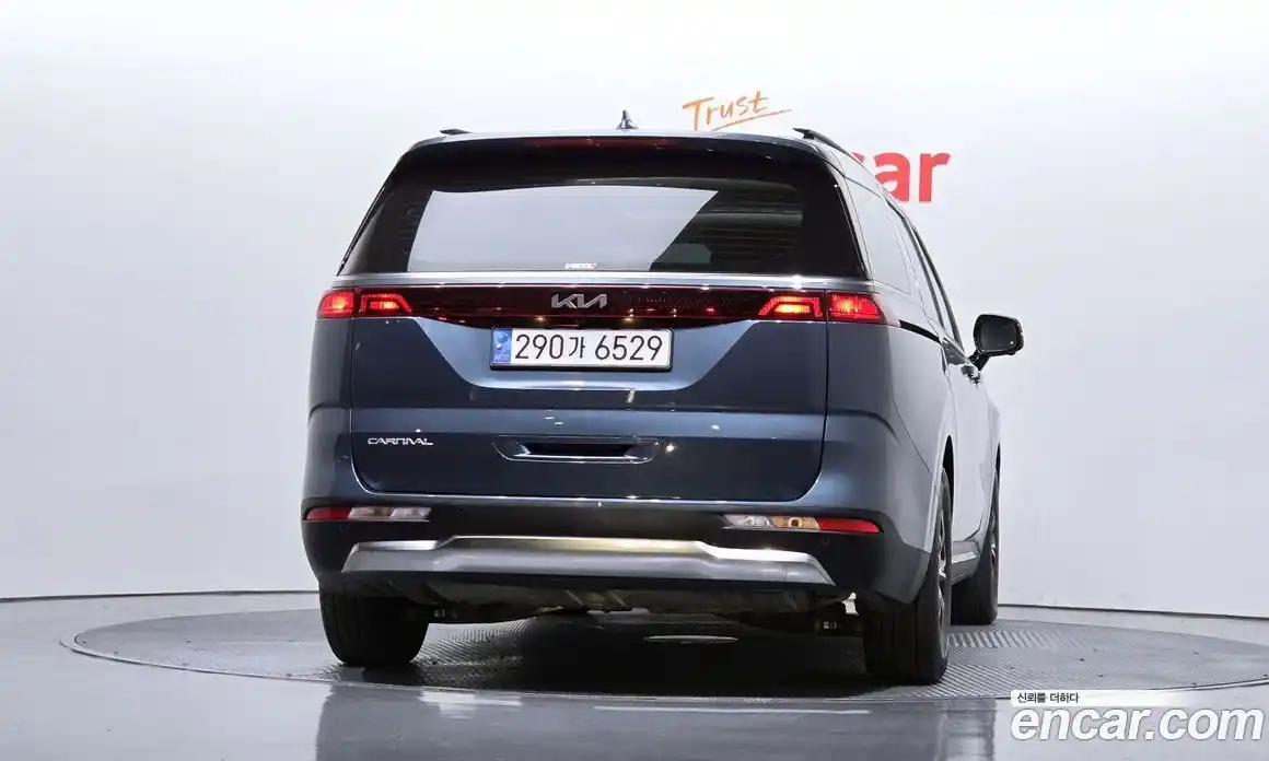 Kia Canival 2023 2.2 Автомат в Москве № 758727, фото 4