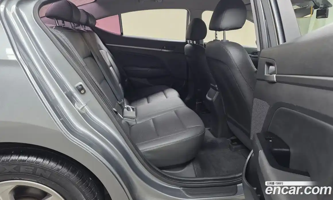 Hyundai Avante 2017 1.6 механика в Москве № 926928, фото 12