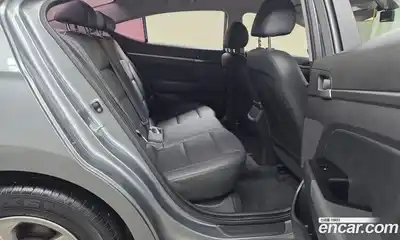 Hyundai Avante 2017 1.6 механика в Москве № 926928, миниатюра 12