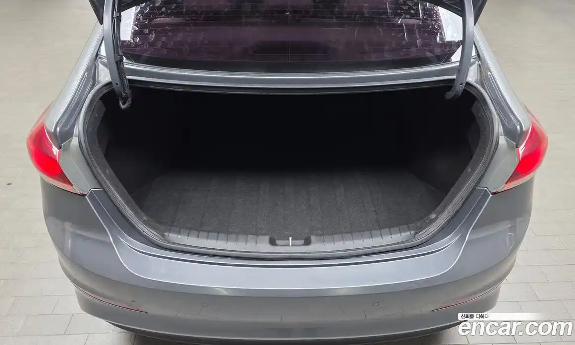 Hyundai Avante 2017 1.6 механика в Москве № 926928, фото 20