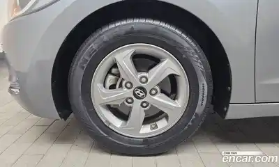 Hyundai Avante 2017 1.6 механика в Москве № 926928, миниатюра 5
