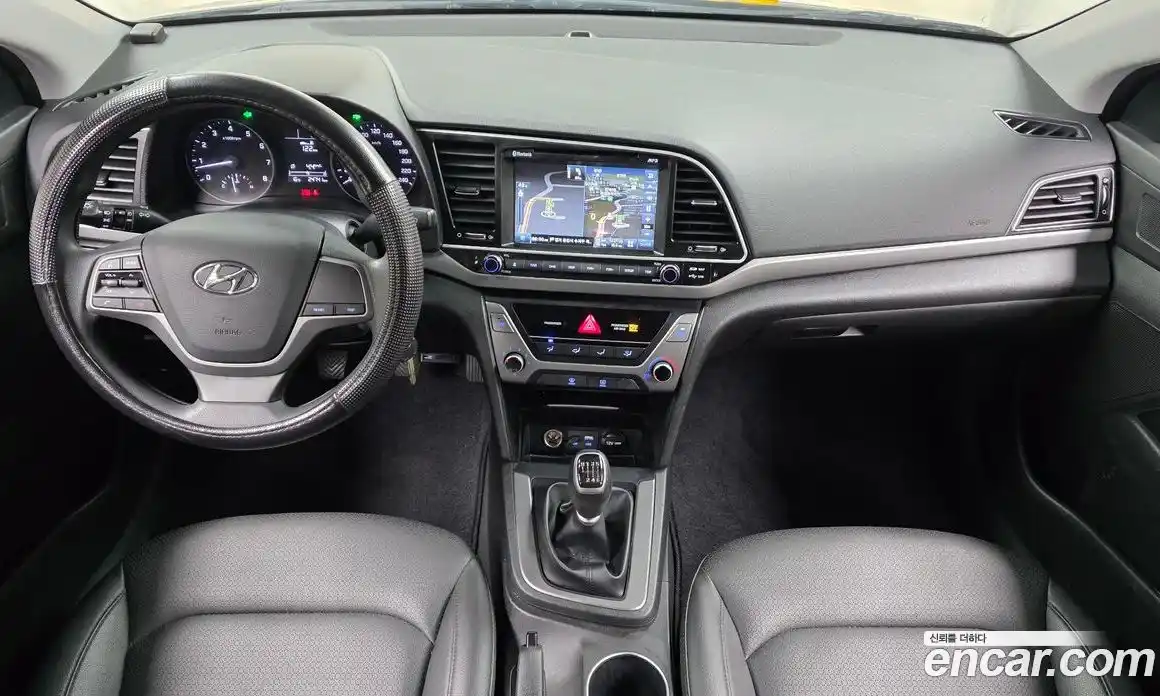 Hyundai Avante 2017 1.6 механика в Москве № 926928, фото 7