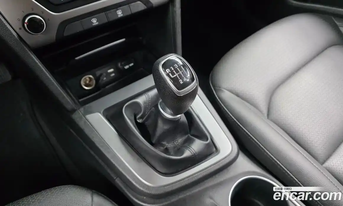 Hyundai Avante 2017 1.6 механика в Москве № 926928, фото 9
