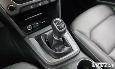 Hyundai Avante 2017 1.6 механика в Москве № 926928, миниатюра 9