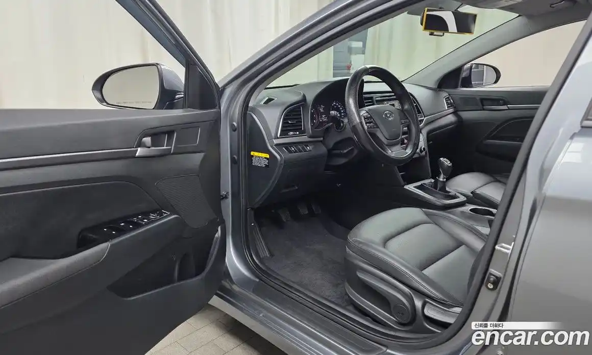 Hyundai Avante 2017 1.6 механика в Москве № 926928, фото 10