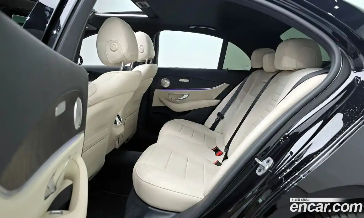 Mercedes-Benz E-Class 2023 2.0 гидро, фото 13