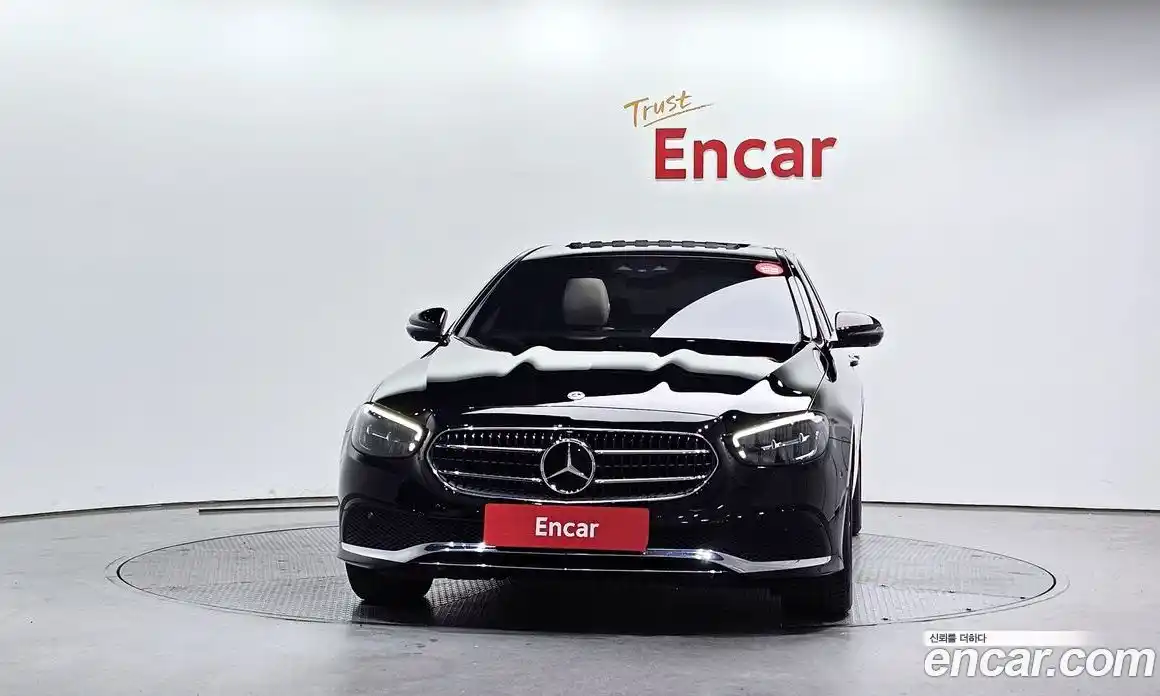 Mercedes-Benz E-Class 2023 2.0 гидро, фото 3