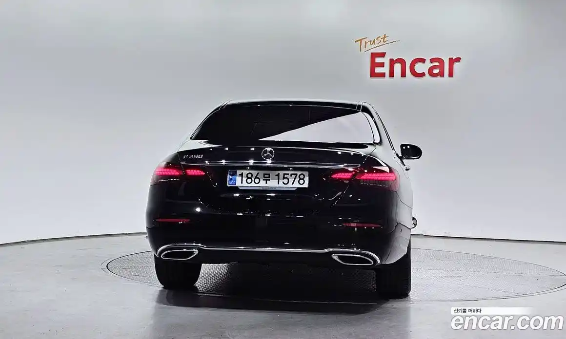 Mercedes-Benz E-Class 2023 2.0 гидро, фото 4