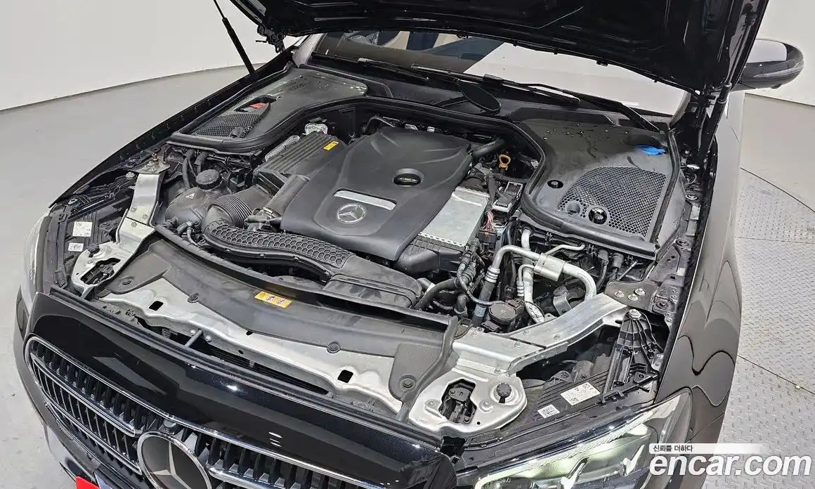 Mercedes-Benz E-Class 2023 2.0 гидро, фото 6