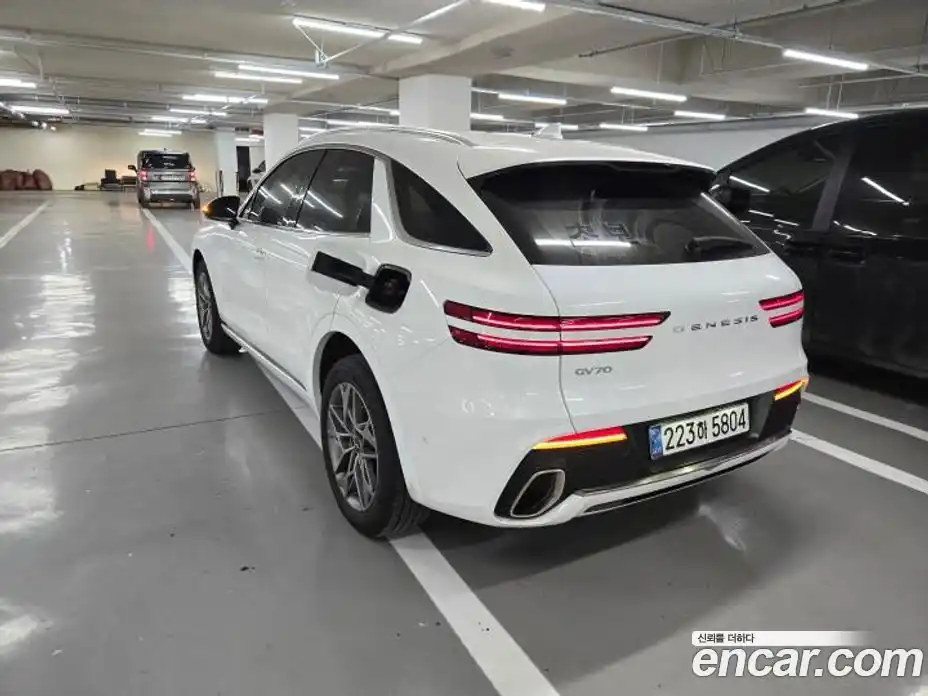 Genesis GV70 2024 2.5 Автомат в Москве № 1079443, фото 2