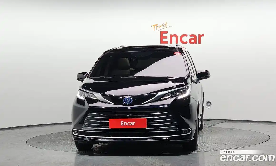 Toyota Sienna 2024 2.5 гидро в Москве № 170123, фото 3