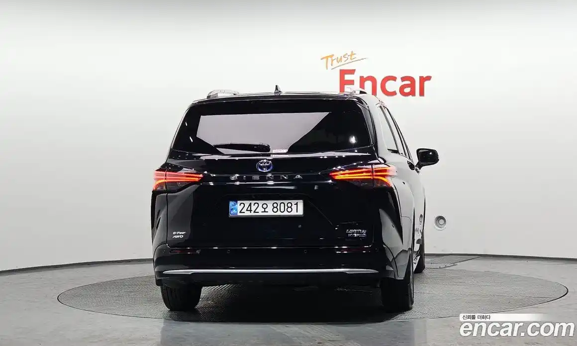 Toyota Sienna 2024 2.5 гидро в Москве № 170123, фото 4