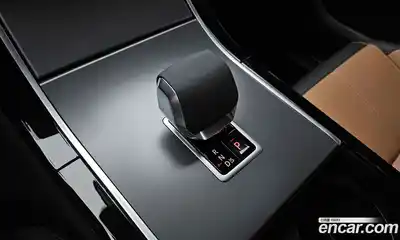 Land Rover Range-Rover Velar 2025 3.0 гидро в Москве № 198096, миниатюра 9
