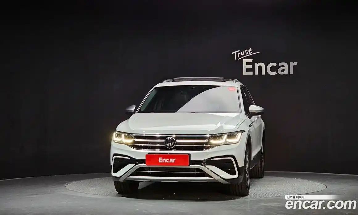 Volkswagen Tiguan 2023 2.0 гидро в Москве № 198981, фото 3