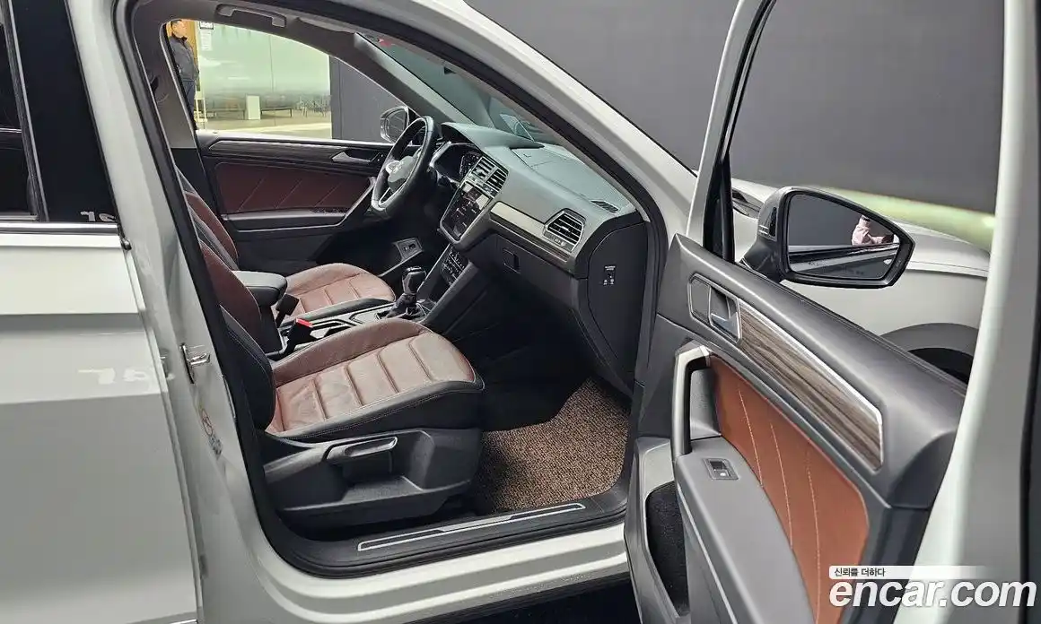Volkswagen Tiguan 2023 2.0 гидро в Москве № 198981, фото 10