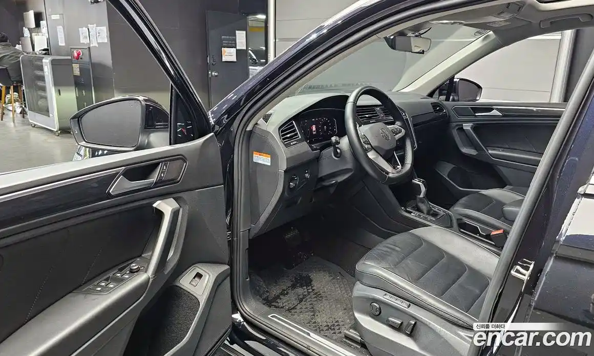 Volkswagen Tiguan 2023 2.0 гидро в Москве № 199040, фото 11