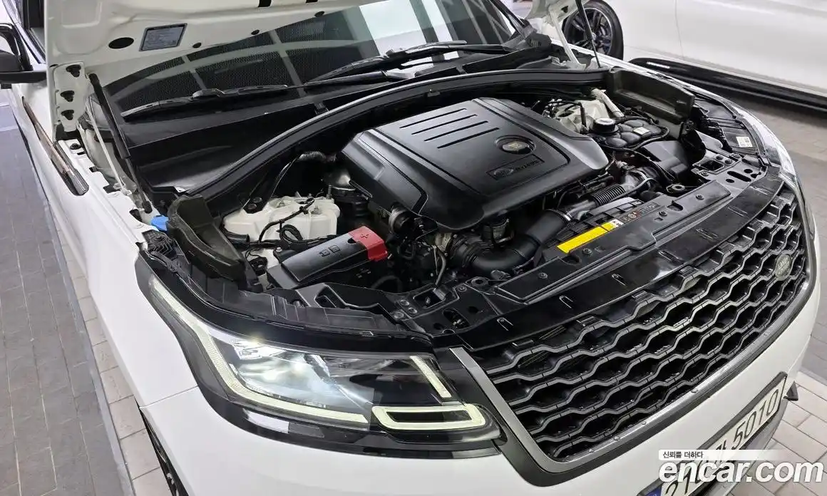 Land Rover Range-Rover Velar 2017 2.0 гидро в Москве № 213647, фото 6