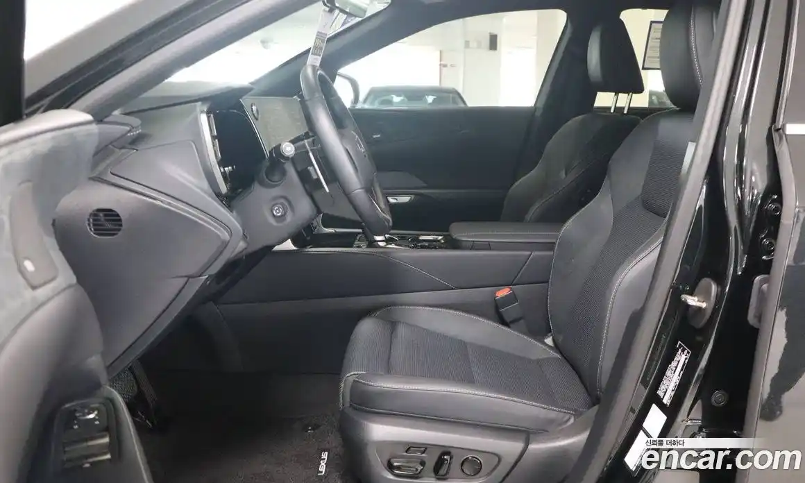 Lexus RX 2024 2.5 вариатор в Москве № 214729, фото 9