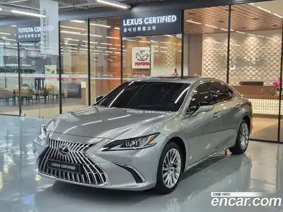 Lexus ES, 2025