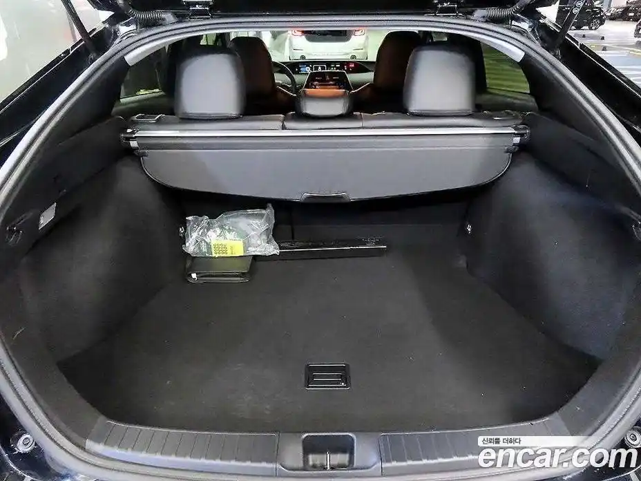 Toyota Prius 2022 1.8 гидро в Москве № 215657, фото 17