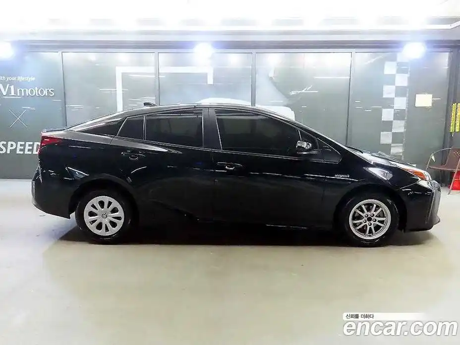 Toyota Prius 2022 1.8 гидро в Москве № 215657, фото 3