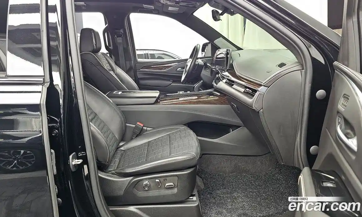 Cadillac Escalade 2023 6.2 гидро в Москве № 256475, фото 11