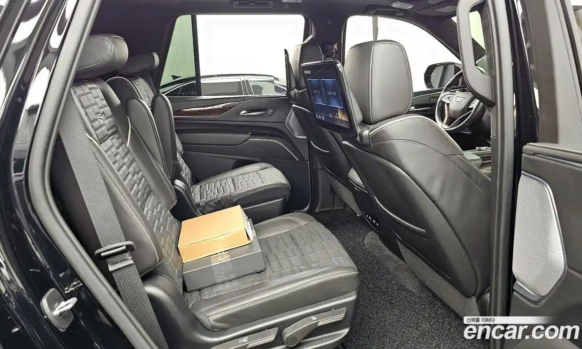 Cadillac Escalade 2023 6.2 гидро в Москве № 256475, фото 12